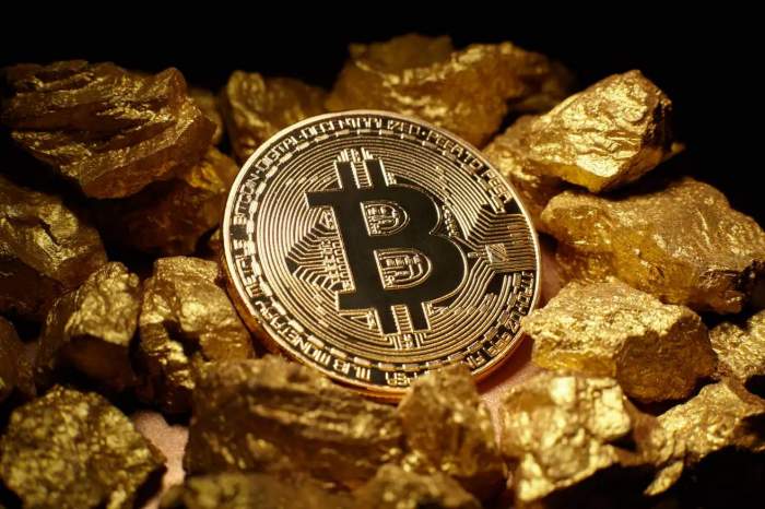 Bitcoin is better than gold even gold hits record highs:  Bitwise CIO explains reasons