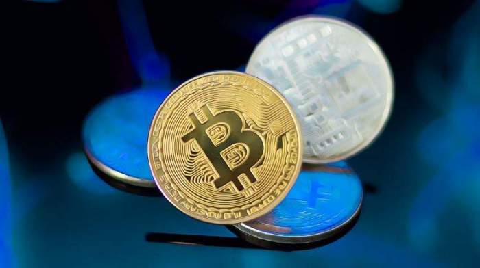 Bitcoin prices respond to geopolitical risks and market speculations 