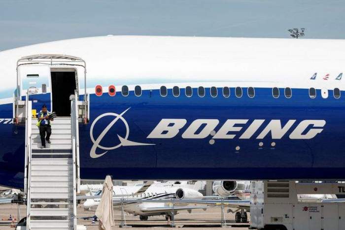 Boeing offers 35% pay hike over four years to end machinists' strike 