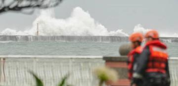 Typhoon Krathon causes widespread disruptions in Taiwan  -VIDEO 
