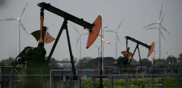Oil prices rise amid Florida storm, Middle East supply risks