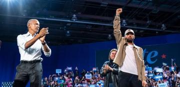 Obama raps 'Lose Yourself' following Eminem's introduction at Harris rally in Detroit -  VIDEO 