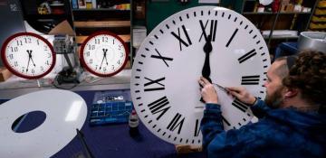Shorter days signal end of daylight saving time in US 