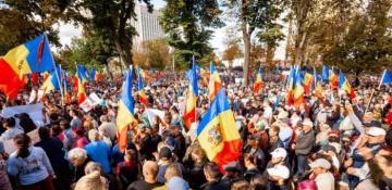 Moldovan opposition protests EU referendum results outside Constitutional Court
