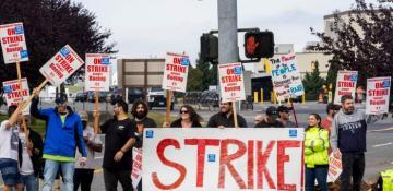 Boeing aims to raise $35 bln as workers strike prolongs