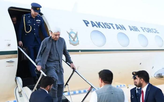 Pakistan’s president suffers leg fracture at Dubai airport 