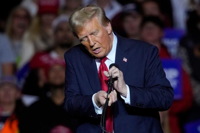 Trump’s Milwaukee rally interrupted by microphone issues as he voices frustration