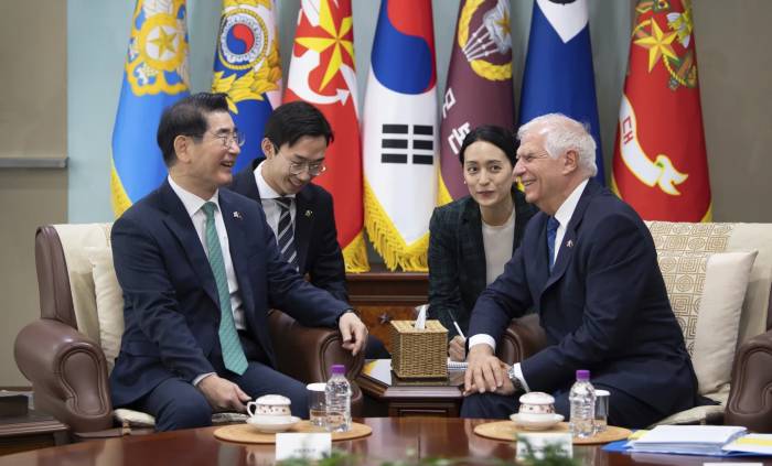 South Korea and EU condemn North Korea over military aid to Russia