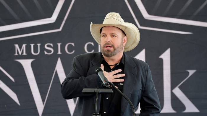 Singer Garth Brooks considers leaving US amid sexual abuse allegations 