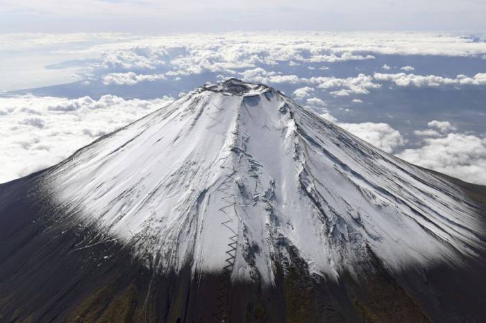 Snow spotted on Mount Fuji after record absence