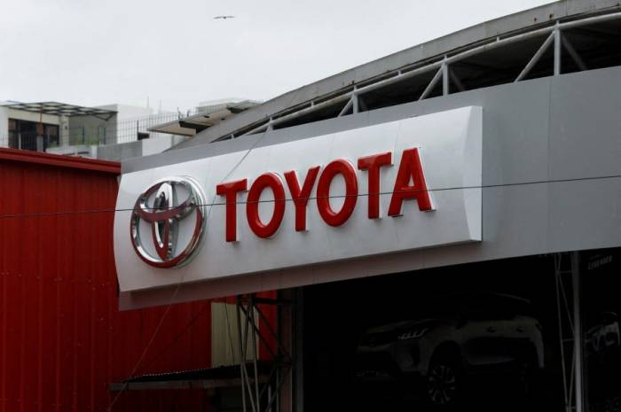 Toyota holds steady on annual profit forecast despite drop in H1 earnings