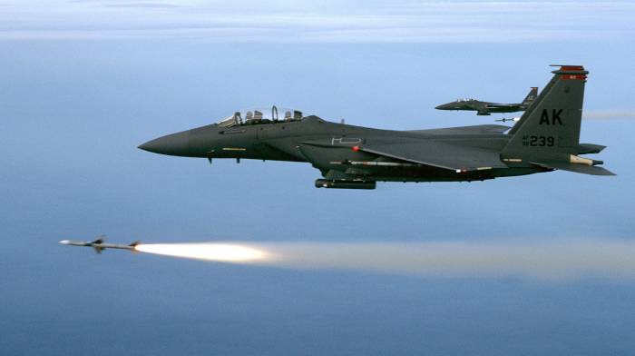 US deploys F-15 fighter jets to Middle East 