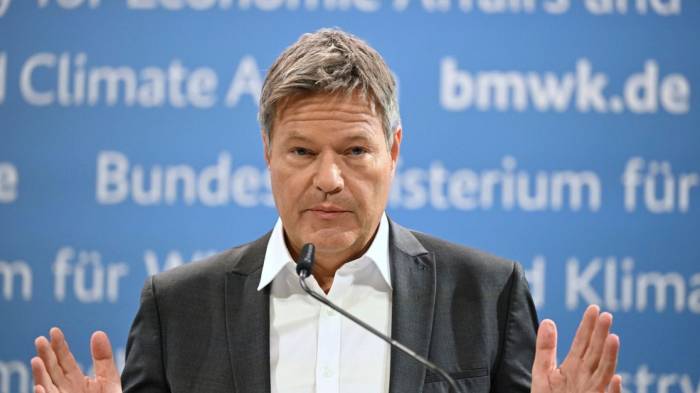 Robert Habeck announces bid to challenge Olaf Scholz for German chancellorship 