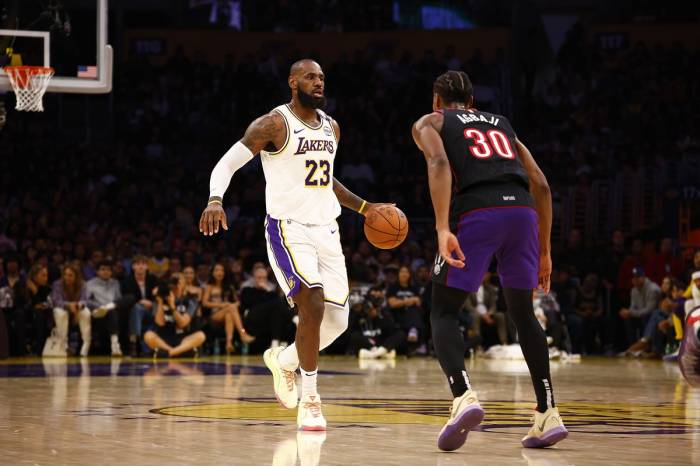 LeBron James notches second straight triple-double as Lakers beat Raptors 123-103