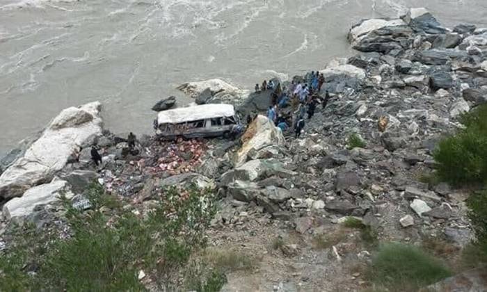 At least 26 dead as bus plunges into river in northern Pakistan -  VIDEO 