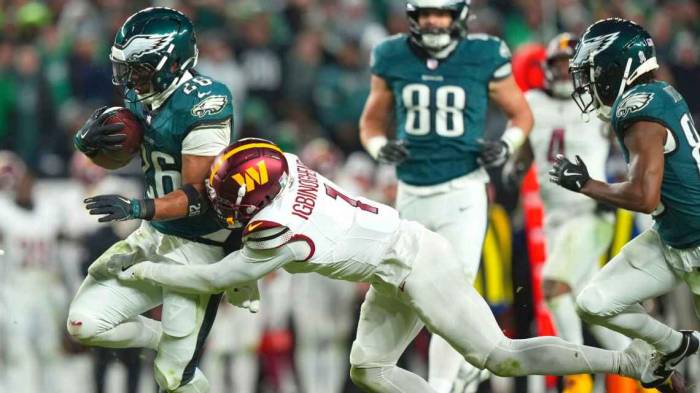Eagles surge in fourth quarter to defeat commanders, extend NFC East lead