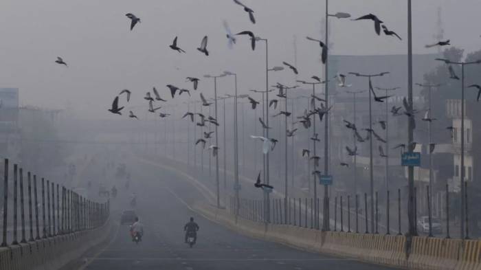 Pakistan prolongs school closures in smog-blanketed Punjab cities 