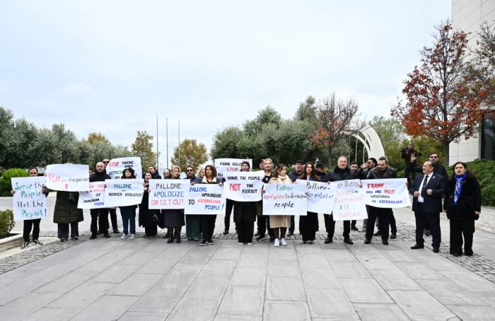 Civil society reps protest against pro-Armenian US congressman Frank Pallone in Baku