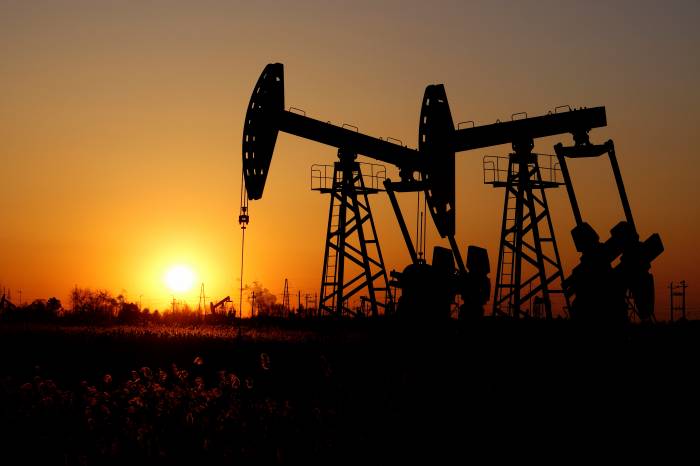 Oil set for biggest weekly gain amid Russia-Ukraine conflict escalation