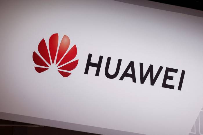 China’s Huawei to unveil first smartphone with homegrown OS