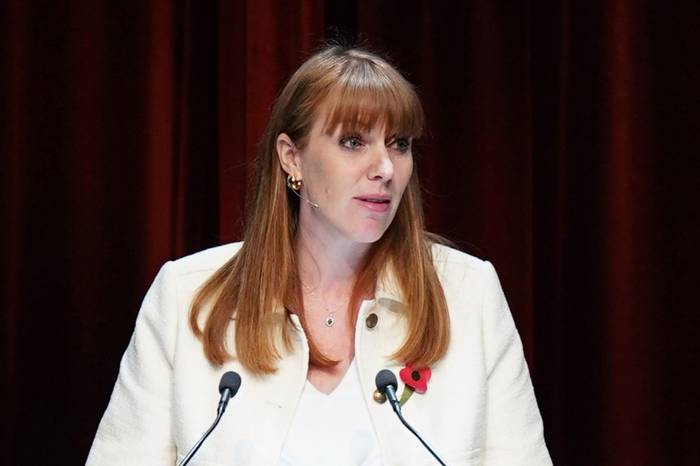 Russia bans senior UK politicians in response to harsh comments 