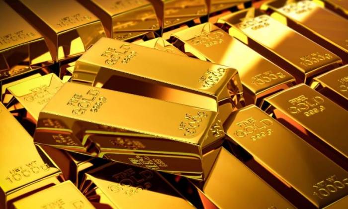 Gold prices surge as dollar weakens, investors await US economic data