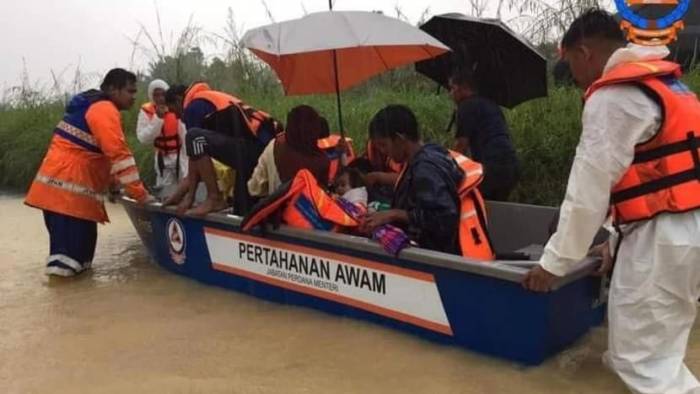 Severe flooding affects thousands across six Malaysian states