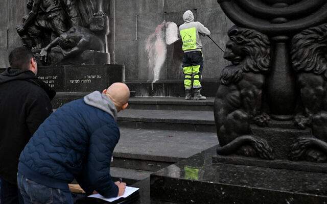 Poland condemns vandalism of Warsaw Ghetto Uprising memorial after red paint attack 
