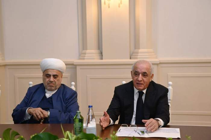 Azerbaijani PM meets attendees of Global Summit of Religious Leaders in Baku 