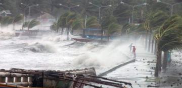 Super Typhoon Man-yi strikes the Philippines 