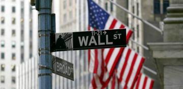 Wall Street bets against the future, shifting away from the green economy 