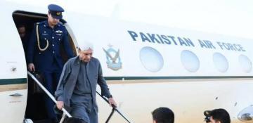 Pakistan’s president suffers leg fracture at Dubai airport 