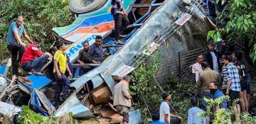 Overcrowded bus plunges into gorge in India, leaving at least 36 dead -  VIDEO 
