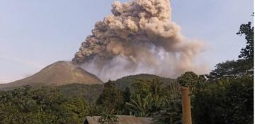 Indonesia volcano re-erupts after killing several people 