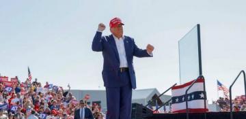 Trump leads in key swing states as US election results roll in – media 