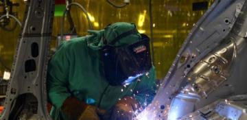 Nissan says about 1,000 US staff accept early retirement 