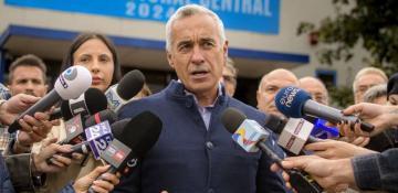 Shock lead taken by far-right candidate in Romania presidential election