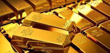 Gold prices surge as dollar weakens, investors await US economic data