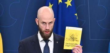 Sweden and Finland call on citizens to be ready for war