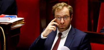 Facing far-right ultimatum, French finance minister says budget can still be improved 