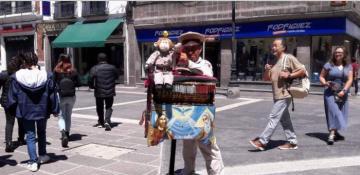 The organ grinders, the street artists who represent Mexican culture and survive modernity