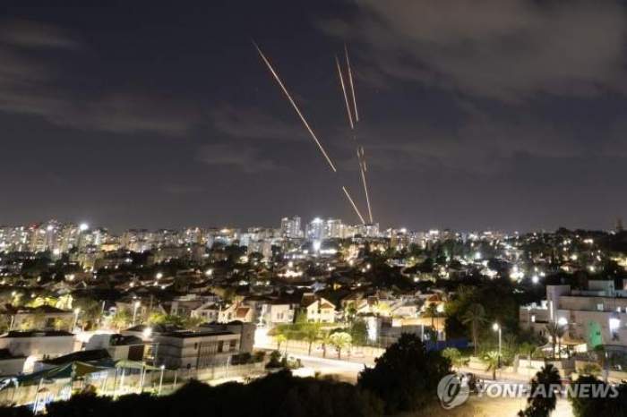 Hezbollah attacks Israeli air base near Tel Aviv