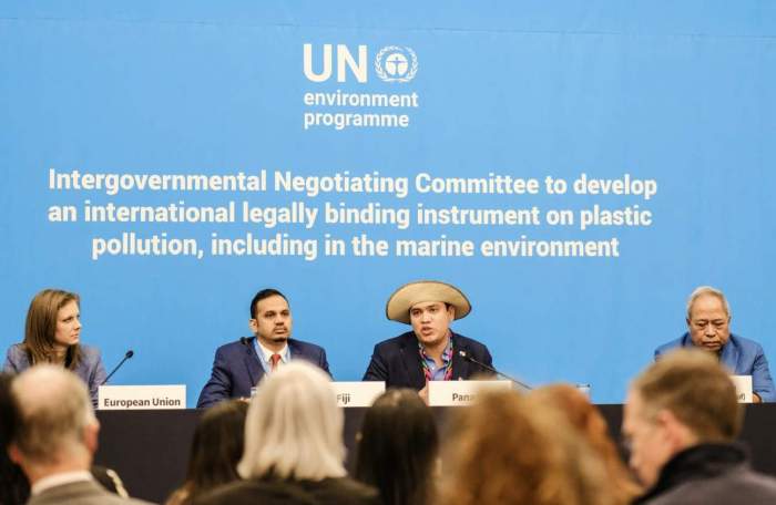 EU won’t back down to oil states in plastic treaty talks 