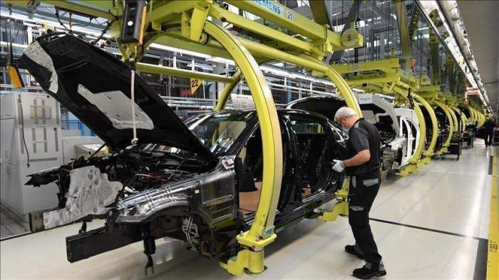 US manufacturing output continued to decline in October 