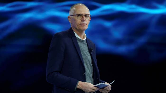 Stellantis CEO Carlos Tavares steps down