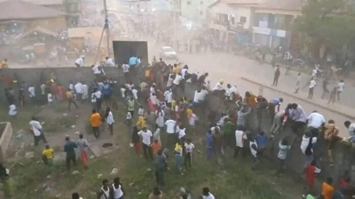 Dozens killed in crush at Guinea football match 