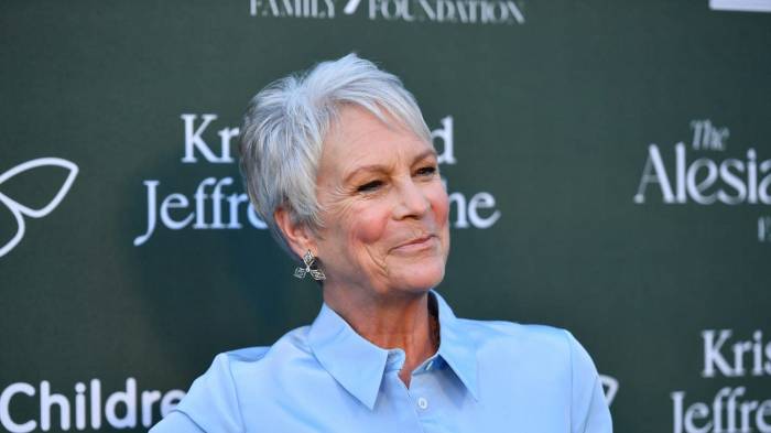 Jamie Lee Curtis Celebrates 66th Birthday With Makeup-Free Selfie 