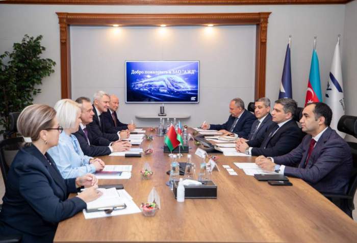 Azerbaijan and Belarus discuss regular railway cargo transport