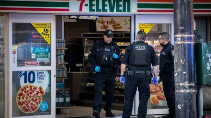 Canadian police shoot dead stabbing suspect in downtown Vancouver - VIDEO 