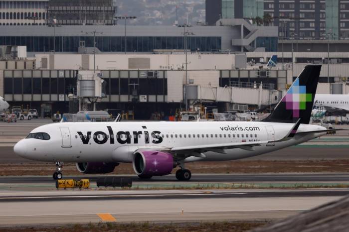 Passenger attempts to hijack Mexican flight, divert plane to US